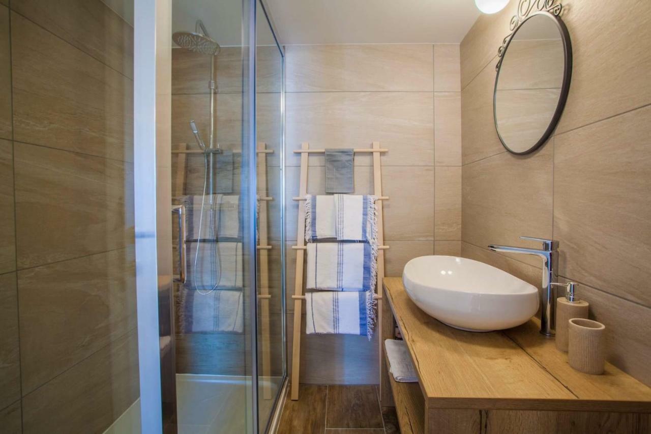 Apartmani Kraj Mora Cres Luaran gambar