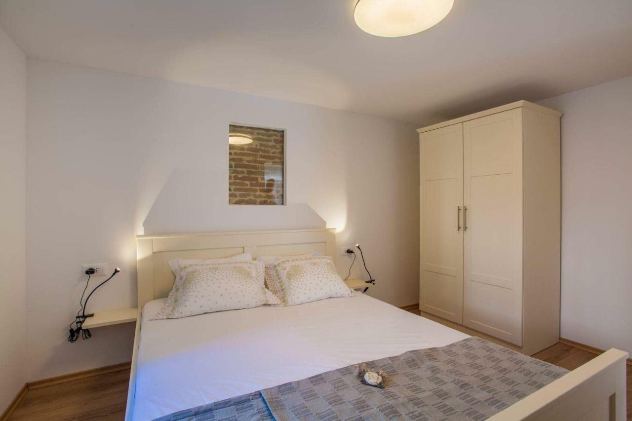 Apartmani Kraj Mora Cres Luaran gambar