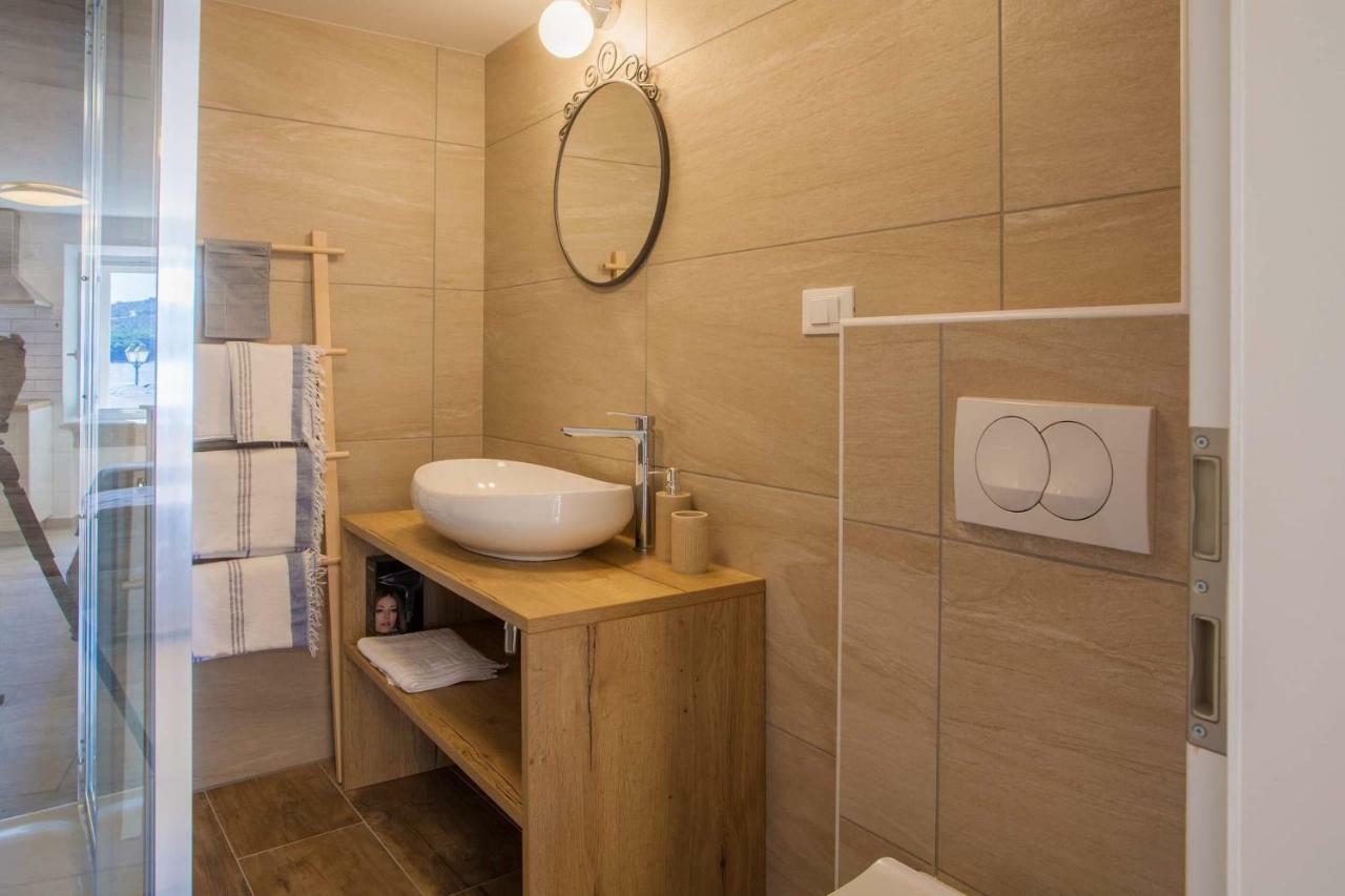 Apartmani Kraj Mora Cres Luaran gambar