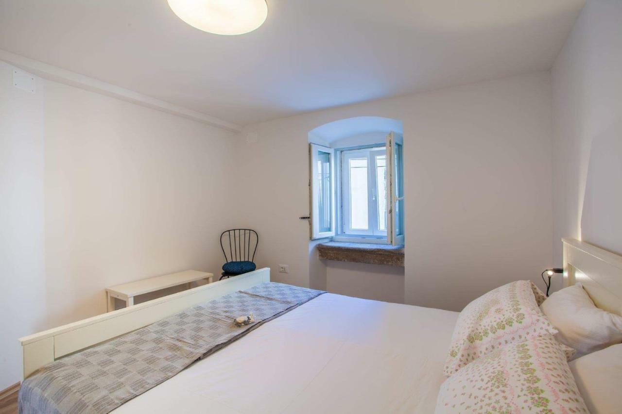 Apartmani Kraj Mora Cres Luaran gambar