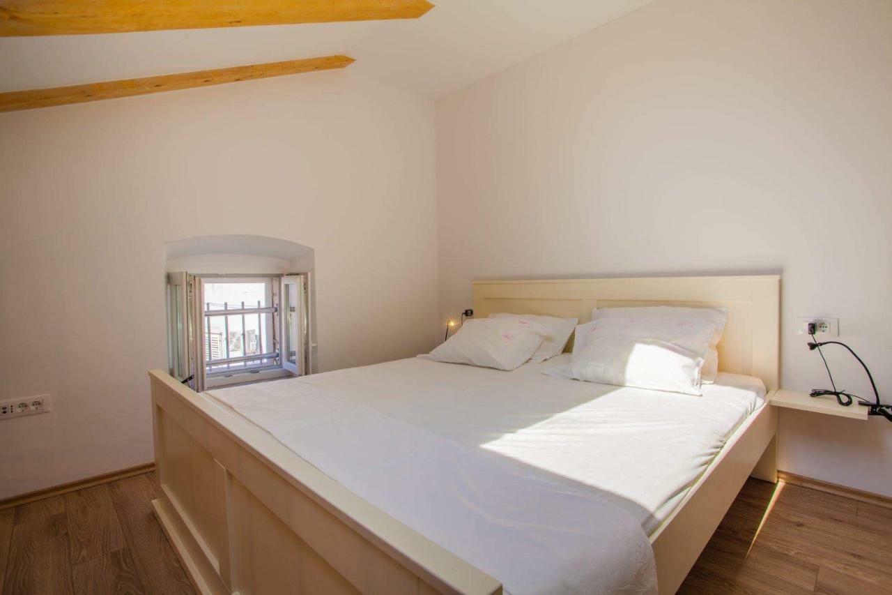 Apartmani Kraj Mora Cres Luaran gambar