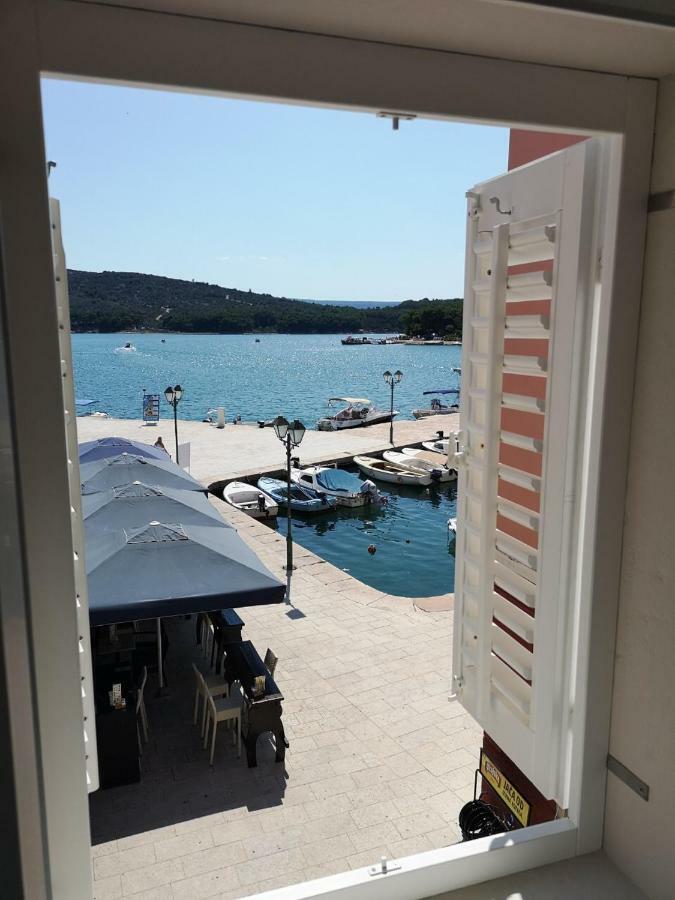 Apartmani Kraj Mora Cres Luaran gambar