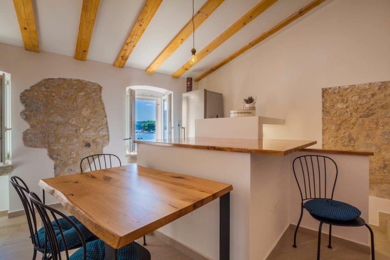 Apartmani Kraj Mora Cres Luaran gambar