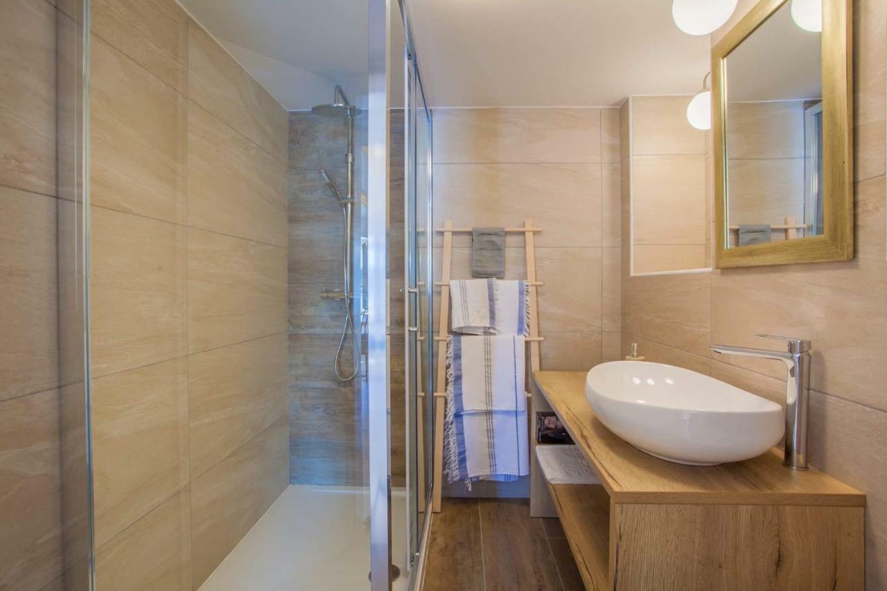 Apartmani Kraj Mora Cres Luaran gambar
