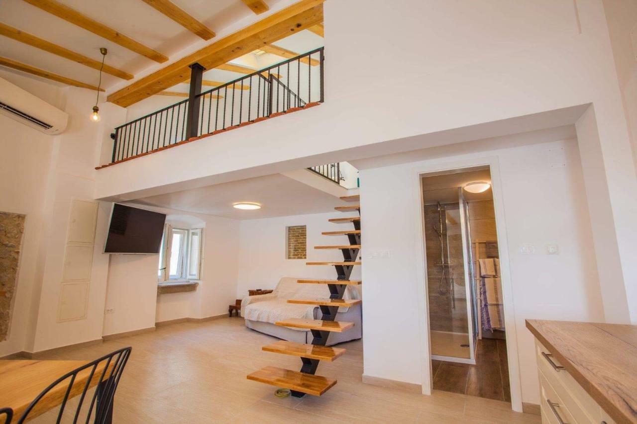 Apartmani Kraj Mora Cres Luaran gambar