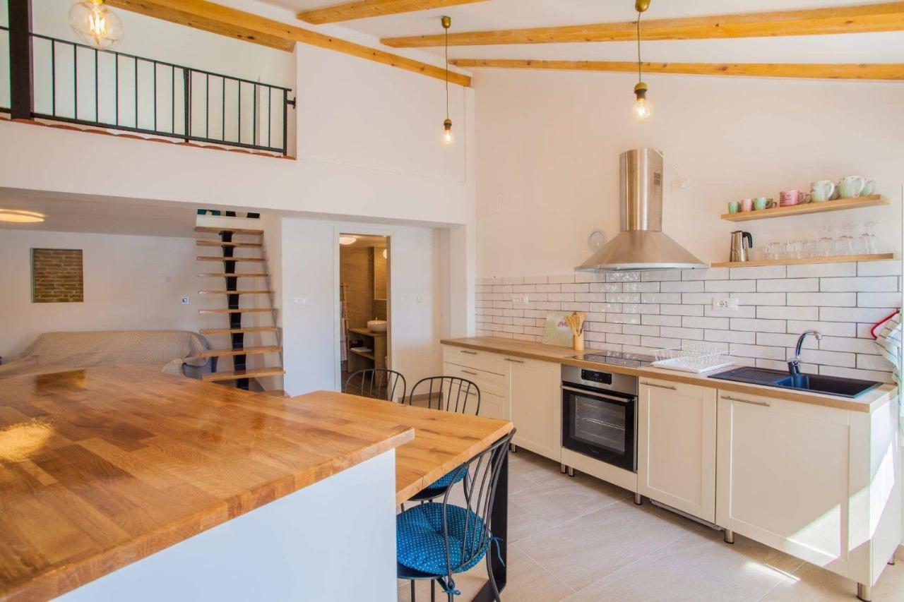 Apartmani Kraj Mora Cres Luaran gambar