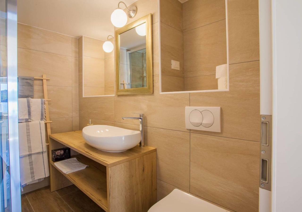 Apartmani Kraj Mora Cres Luaran gambar