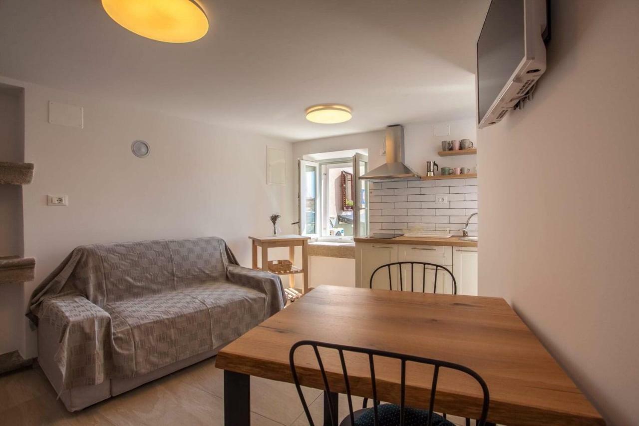 Apartmani Kraj Mora Cres Luaran gambar
