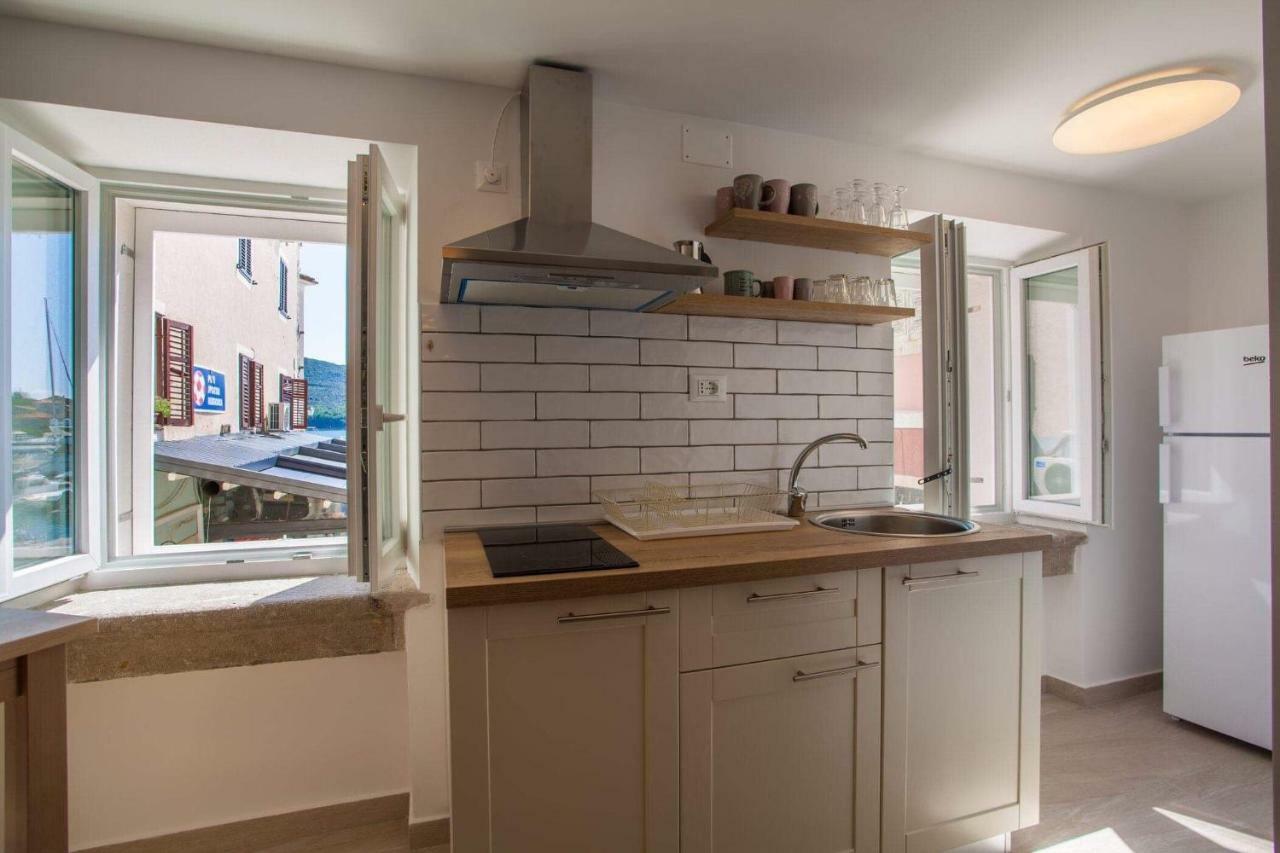 Apartmani Kraj Mora Cres Luaran gambar