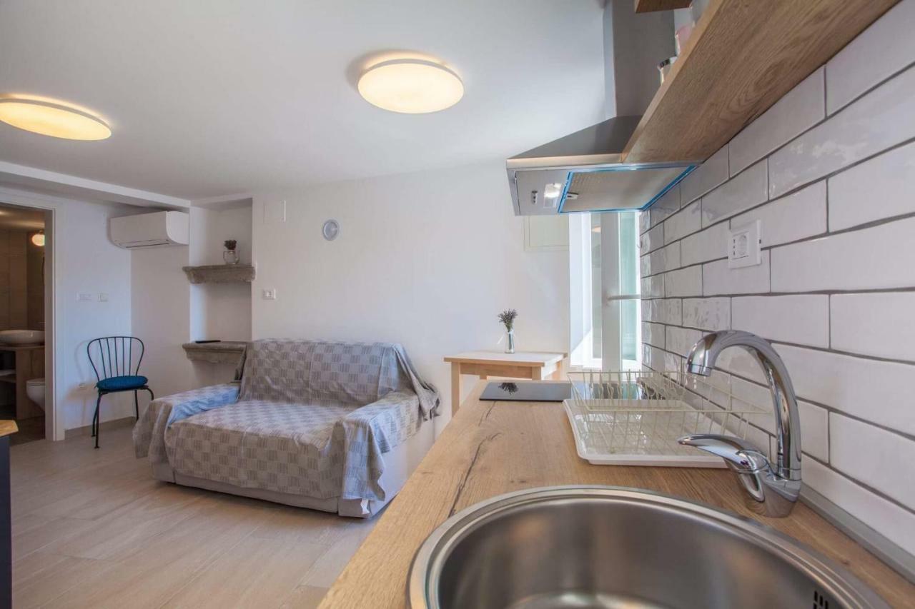 Apartmani Kraj Mora Cres Luaran gambar