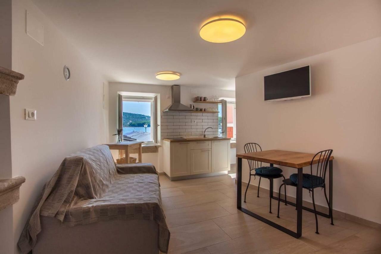 Apartmani Kraj Mora Cres Luaran gambar